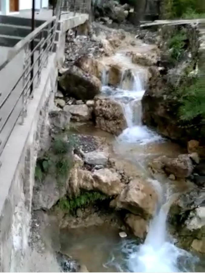 Hotel Studioz Sahastradhara Дехрадун Екстериор снимка