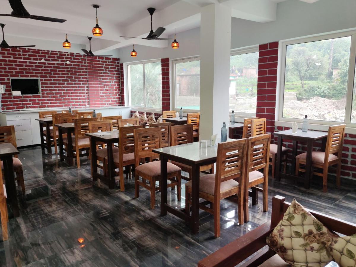 Hotel Studioz Sahastradhara Дехрадун Екстериор снимка