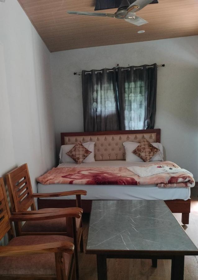 Hotel Studioz Sahastradhara Дехрадун Екстериор снимка