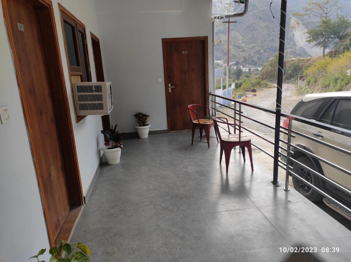 Hotel Studioz Sahastradhara Дехрадун Екстериор снимка